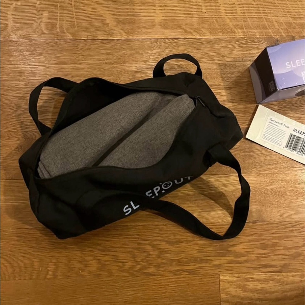 Sleepout Portable Blackout Curtain (76x51”) + Pads and 4 Suction Cups